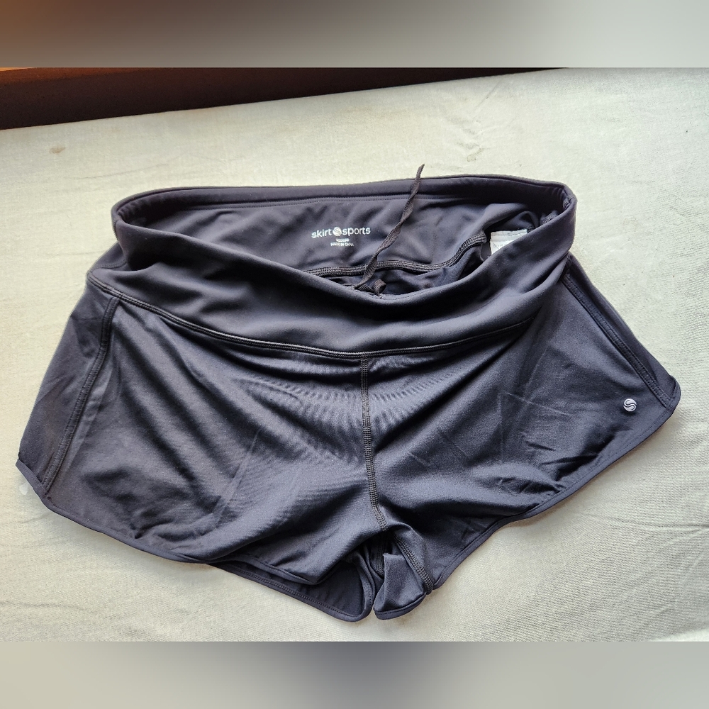 NWOT SkirtSports medium run with it short